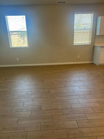 428 Cathedral Court S, Madera, CA 93636
