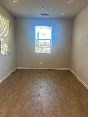 428 Cathedral Court S, Madera, CA 93636