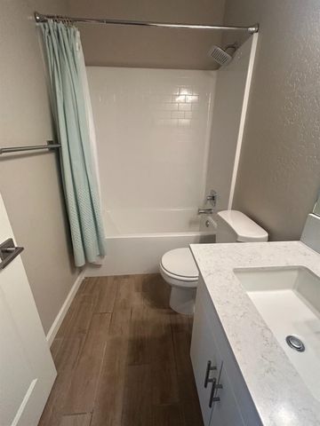 428 Cathedral Court S, Madera, CA 93636