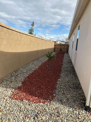 428 Cathedral Court S, Madera, CA 93636
