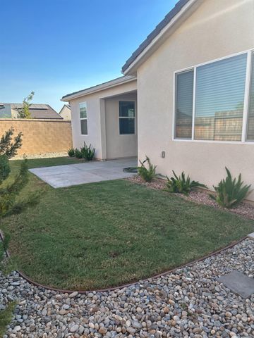 428 Cathedral Court S, Madera, CA 93636