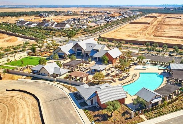 428 Cathedral Court S, Madera, CA 93636