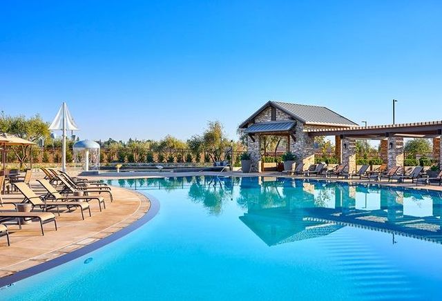 428 Cathedral Court S, Madera, CA 93636