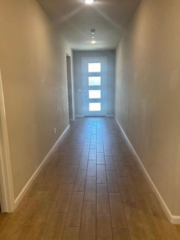 428 Cathedral Court S, Madera, CA 93636