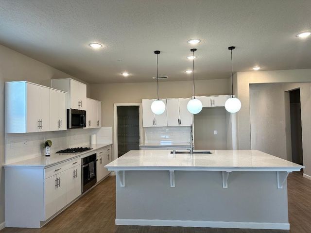428 Cathedral Court S, Madera, CA 93636