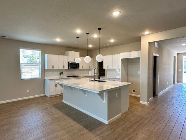 428 Cathedral Court S, Madera, CA 93636