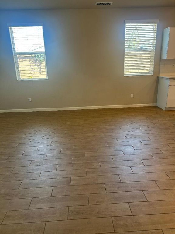 Image 13 of property listing at 428 Cathedral Court S, Madera, CA 93636