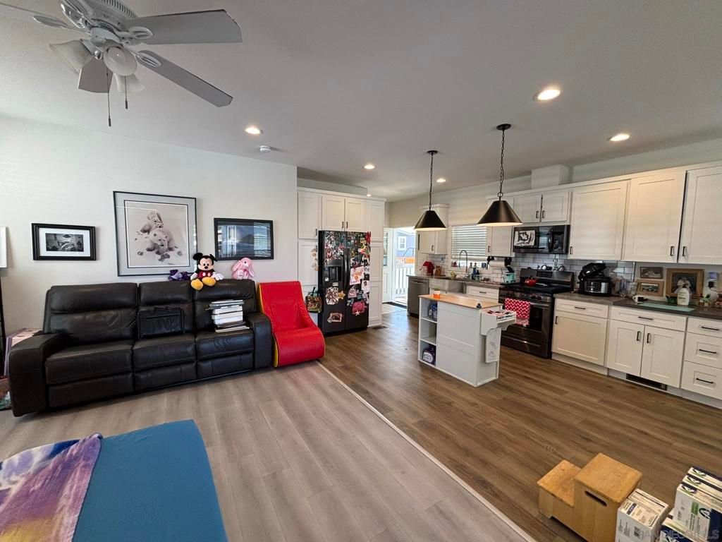 Image 18 of property listing at 13111 Bonita Vista St 228, Poway, CA 92064