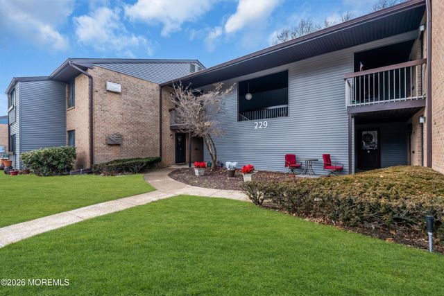 229 Medford Court A, Manalapan, NJ 07726