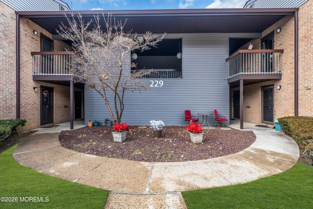 229 Medford Court A, Manalapan, NJ 07726
