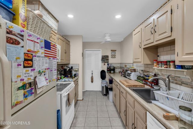 229 Medford Court A, Manalapan, NJ 07726