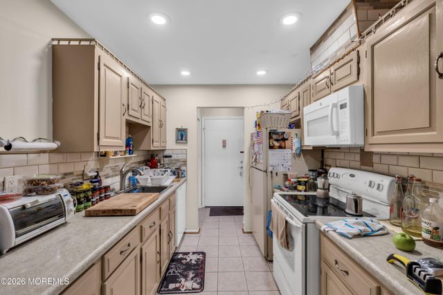 229 Medford Court A, Manalapan, NJ 07726