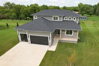 537 SE Walnut Woods Drive, West Des Moines, IA 50265