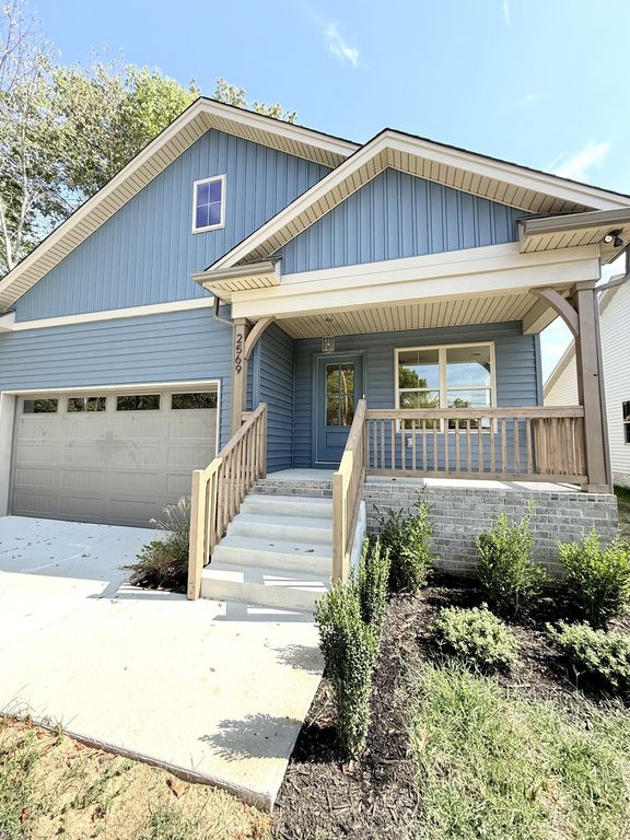 2569 Old Greenbrier Pike, Greenbrier, TN 37073