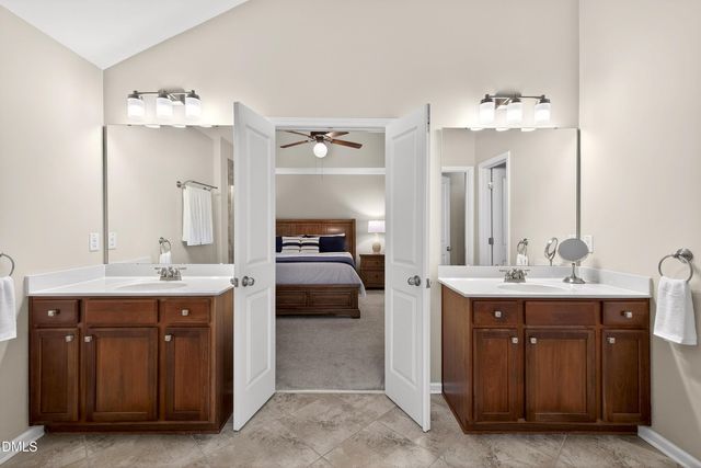 200 Shorehouse Way, Holly Springs, NC 27540