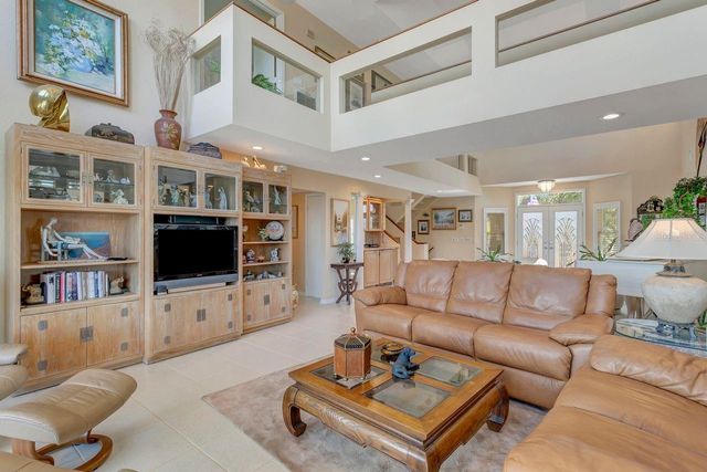 205 6TH STREET E, Tierra Verde, FL 33715