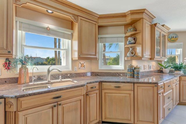 205 6TH STREET E, Tierra Verde, FL 33715