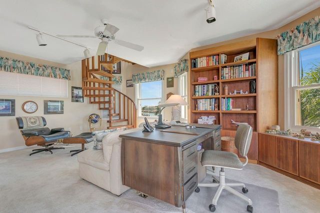 205 6TH STREET E, Tierra Verde, FL 33715
