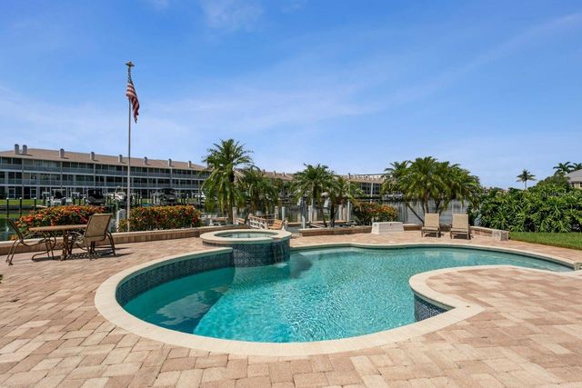 205 6TH STREET E, Tierra Verde, FL 33715