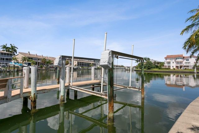 205 6TH STREET E, Tierra Verde, FL 33715