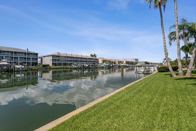 205 6TH STREET E, Tierra Verde, FL 33715