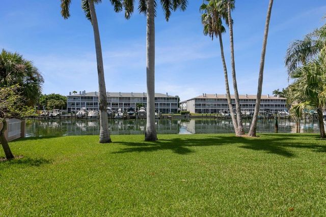 205 6TH STREET E, Tierra Verde, FL 33715