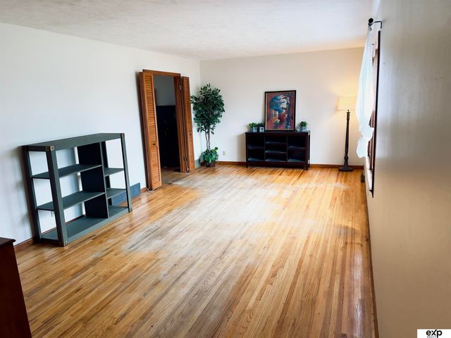 16512 Poppleton Avenue, Omaha, NE 68130