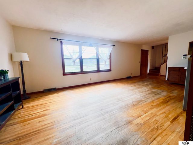 16512 Poppleton Avenue, Omaha, NE 68130