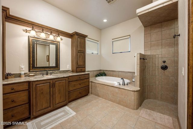 7165 Lake Lucero Loop, Las Cruces, NM 88011