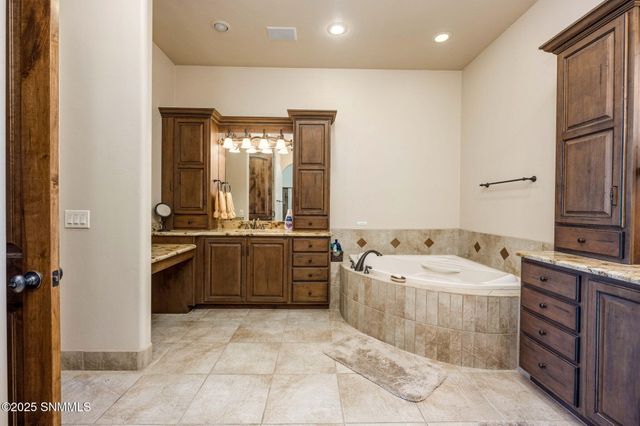 7165 Lake Lucero Loop, Las Cruces, NM 88011