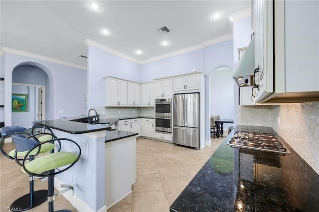 9461 Napoli LN, Naples, FL 34113