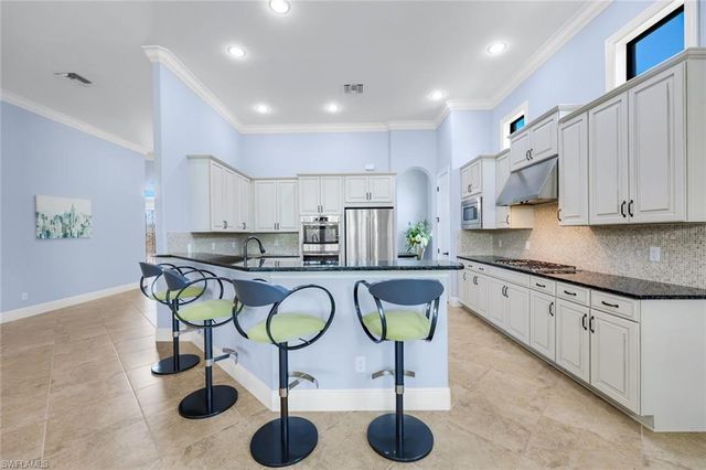 9461 Napoli LN, Naples, FL 34113