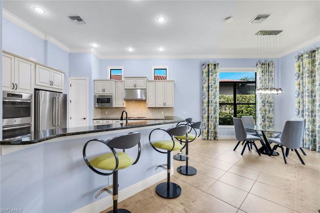 9461 Napoli LN, Naples, FL 34113