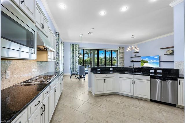 9461 Napoli LN, Naples, FL 34113