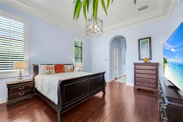 9461 Napoli LN, Naples, FL 34113