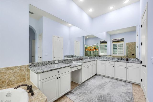 9461 Napoli LN, Naples, FL 34113