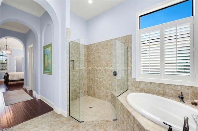 9461 Napoli LN, Naples, FL 34113