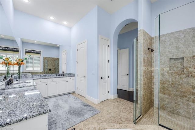 9461 Napoli LN, Naples, FL 34113