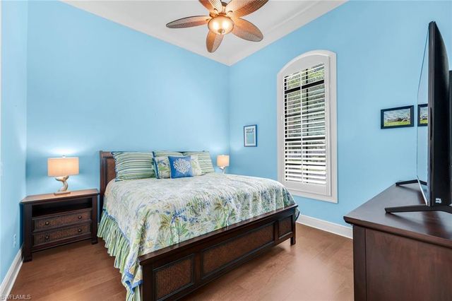 9461 Napoli LN, Naples, FL 34113