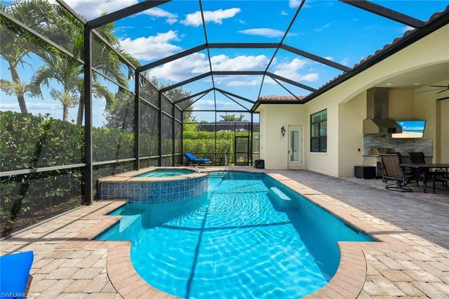 9461 Napoli LN, Naples, FL 34113