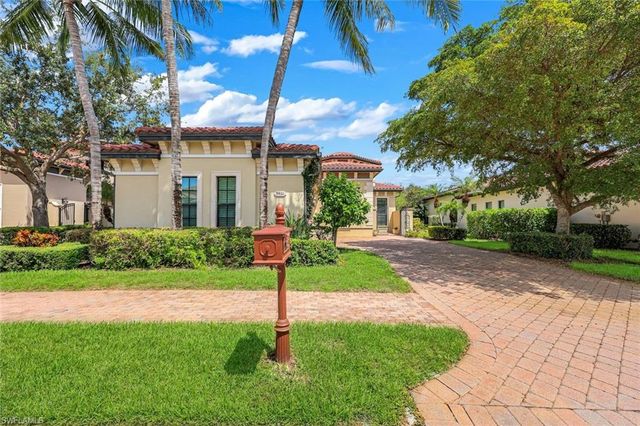 9461 Napoli LN, Naples, FL 34113