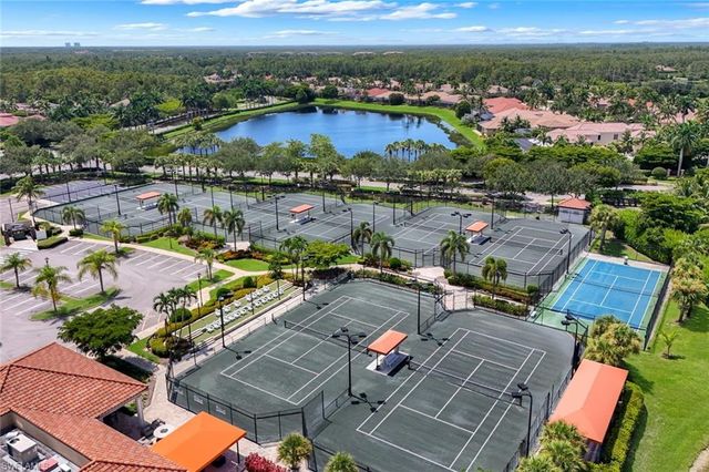 9461 Napoli LN, Naples, FL 34113