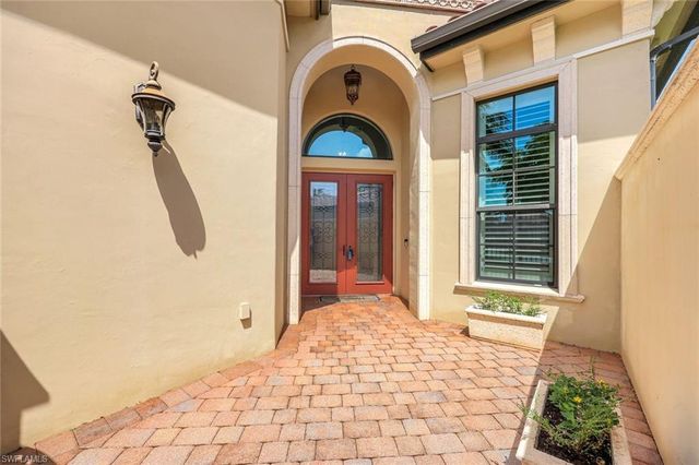 9461 Napoli LN, Naples, FL 34113