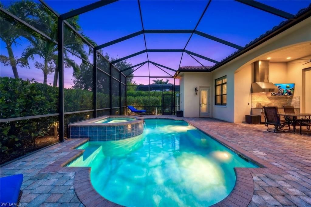 9461 Napoli LN, Naples, FL 34113
