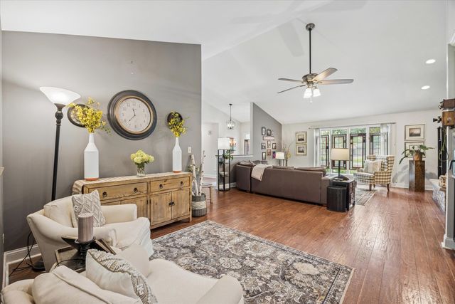 126 Castle Rock Lane, Bloomingdale, IL 60108