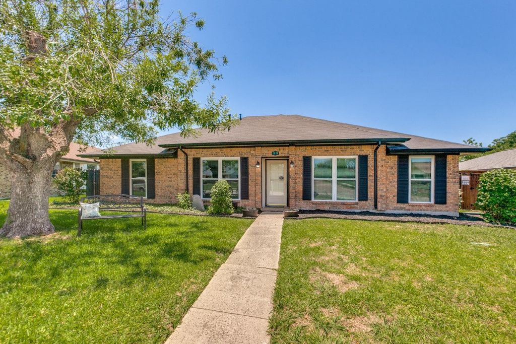 2620 Carmel Drive, Carrollton, TX 75006