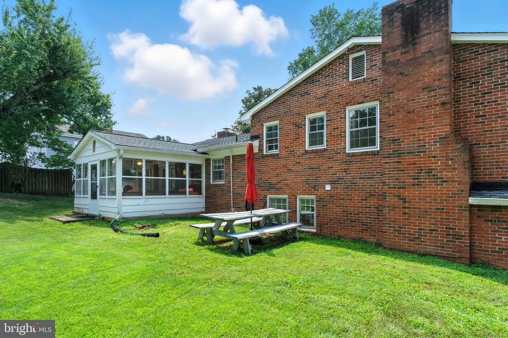 8807 WEIR ST, Manassas, VA 20110