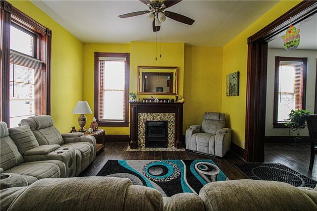 220 N 17th Street, St Joseph, MO 64501