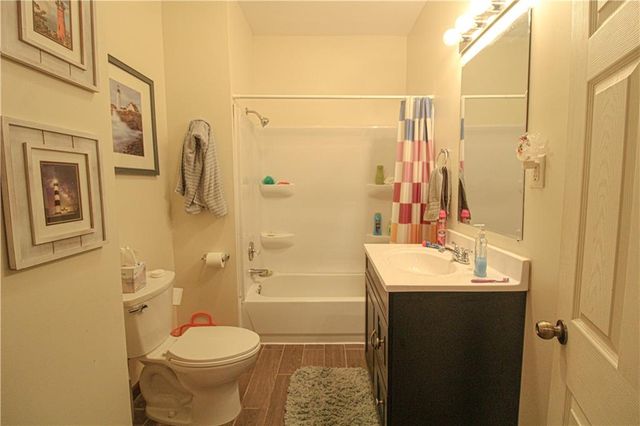 220 N 17th Street, St Joseph, MO 64501