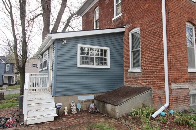 220 N 17th Street, St Joseph, MO 64501